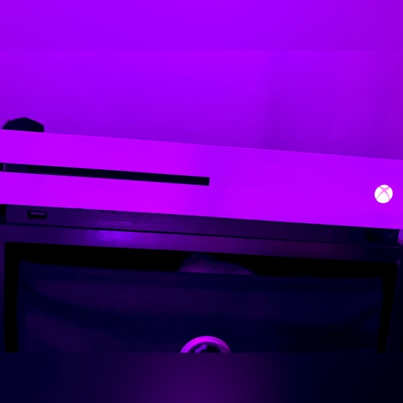 Xbox one S and controller